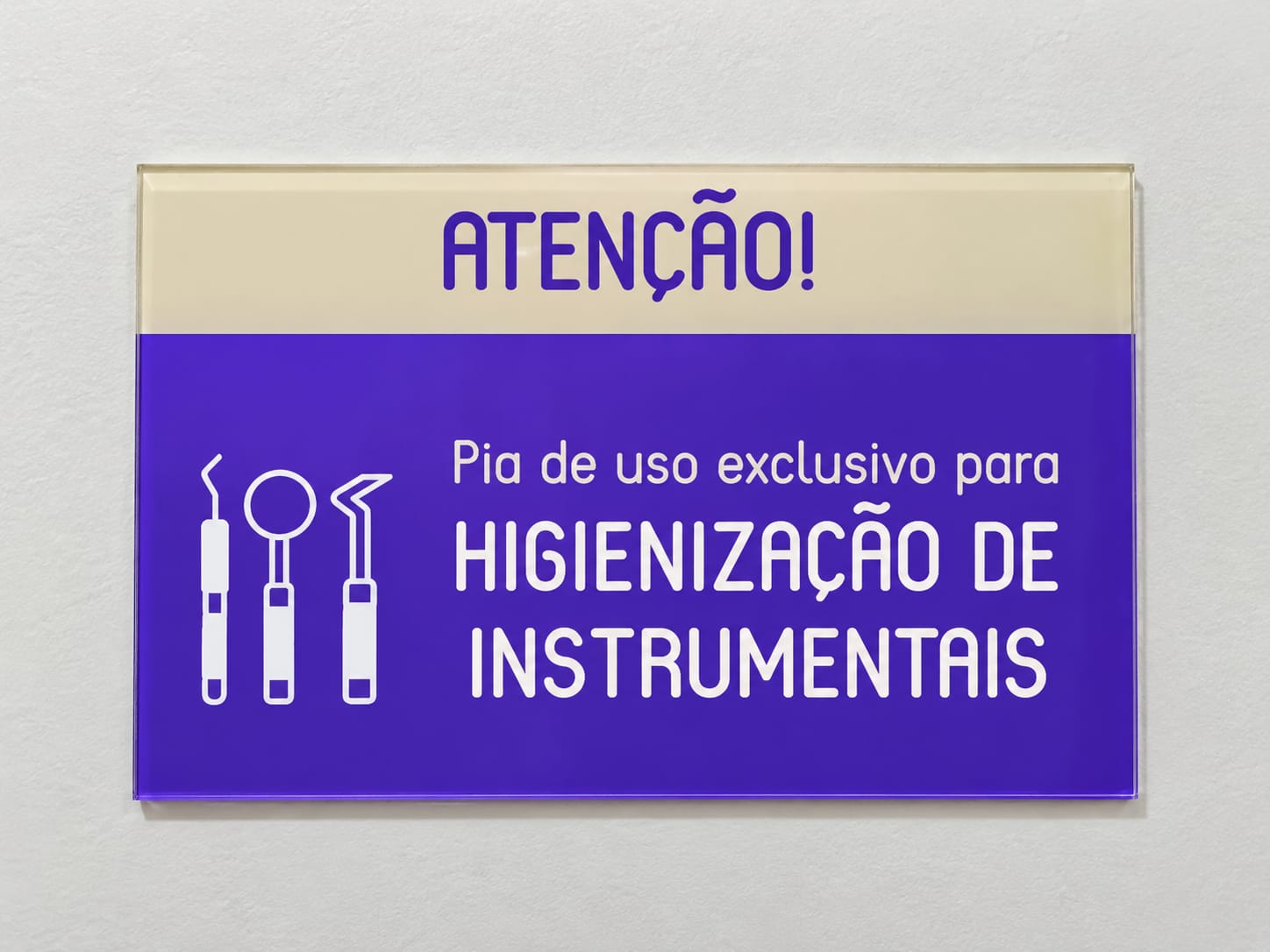 PLACAS ACRÍLICO 02 — projeto da Triad Visual em Recife